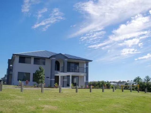 Just in! 16 Brinley Place, SINNAMON PARK, QLD 4073 House for.