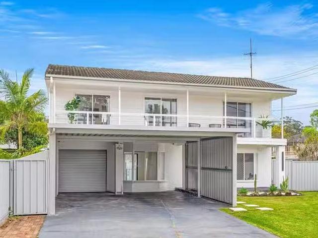 Deal! 16 Chetwynd Avenue, Berkeley Vale, NSW 2261