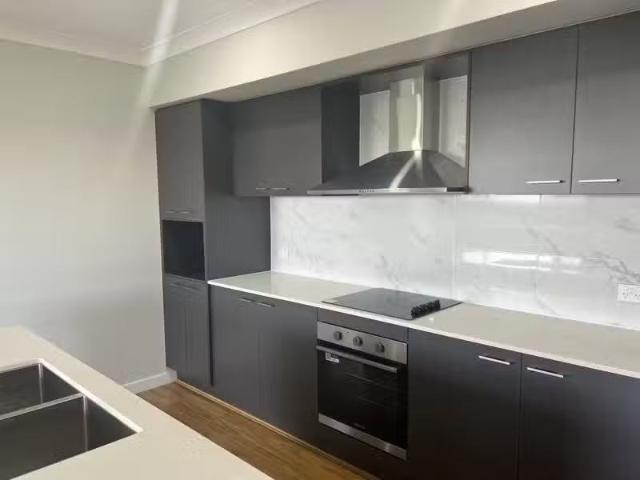 Deal! 16 Christopher Road, LOCHINVAR House for rent Listed by.