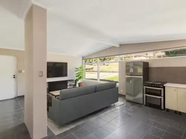 Charming 16 Crawford Road, Orelia, WA 6167