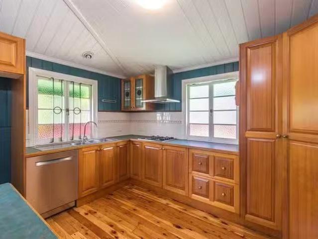 Cozy 16 Dunellan Street, Greenslopes, QLD 4120