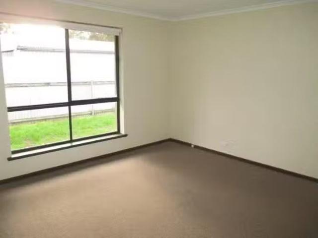 Cozy 16 Fraser Avenue, Murray Bridge, SA 5253