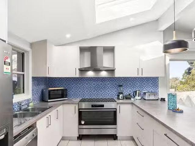 Deal! 16 Frederick Place, Kurrajong Heights, NSW 2758