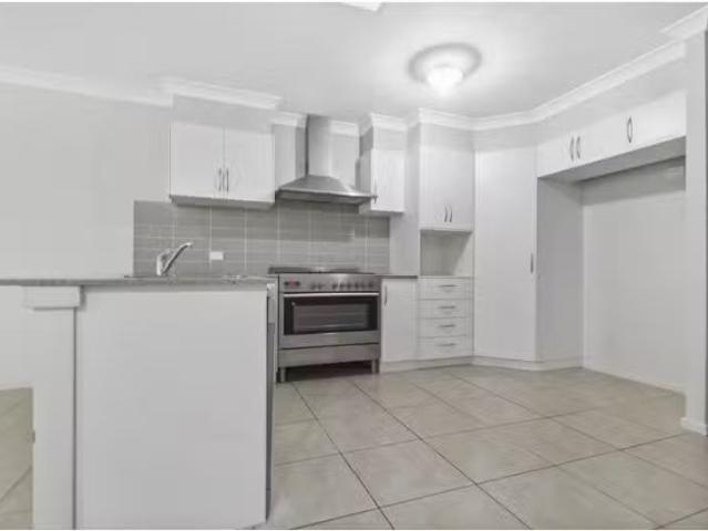 Cozy 1/6 Irvine Street, Gwynneville Townhouse for rent Listed.