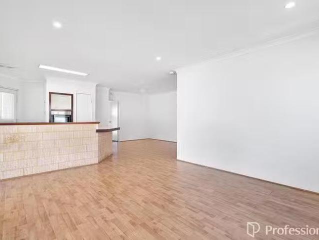 Just in! 16 Leatherwood Way, Huntingdale, WA 6110