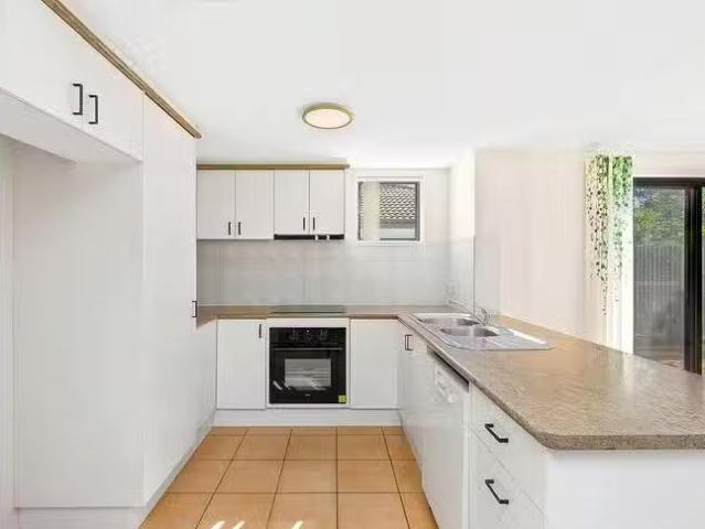 For Rent! 16 Oxbridge Chase, Arundel, QLD 4214