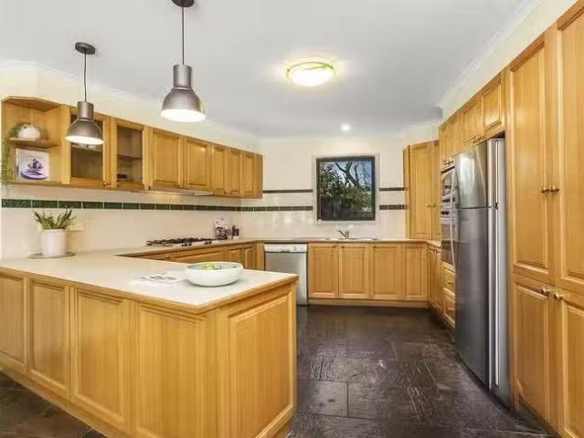 Deal! 16 Priestley Avenue, Hoppers Crossing, VIC 3029