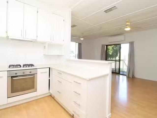 Deal! 16 Salamaua Street, Soldiers Hill, QLD 4825