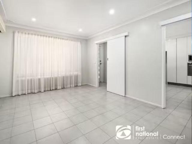 Unique 16B Senta Rd, LONDONDERRY House for rent Listed by Mic.