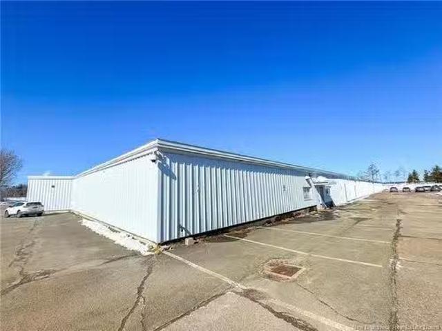 Cozy 170 Doak Rd, Fredericton, NB, E3C 2G2 commercial for le.
