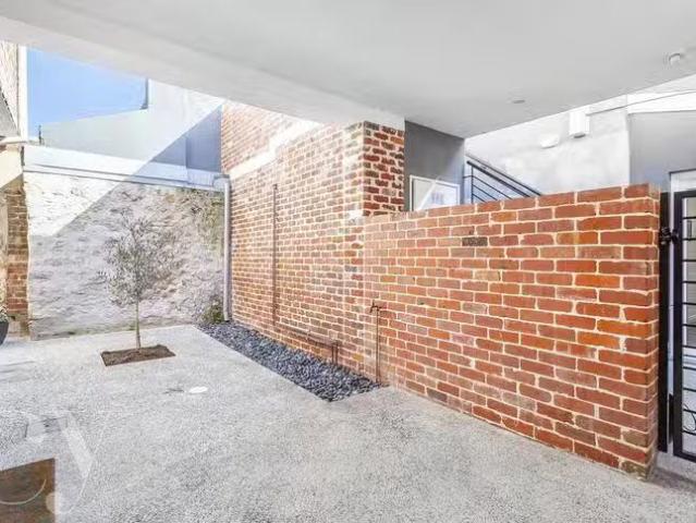 For Rent! 1/71 High Street, Fremantle, WA 6160