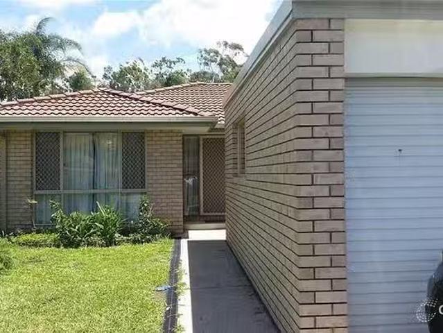 Just in! 17/21 Usher Avenue, Labrador, QLD 4215
