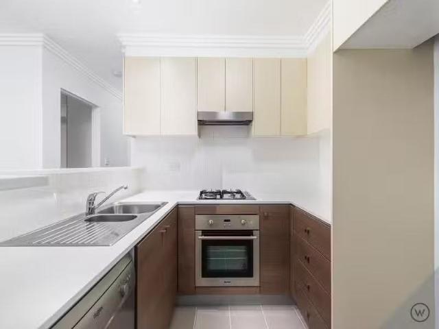 Deal! 17/5 Carousel Close, Cromer Apartment for rent Listed b.