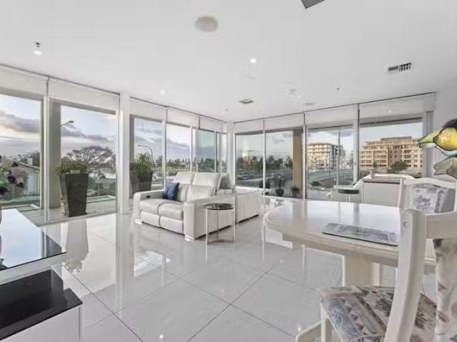 Charming 17/7 Patawalonga Frontage, GLENELG NORTH, SA 5045 U.