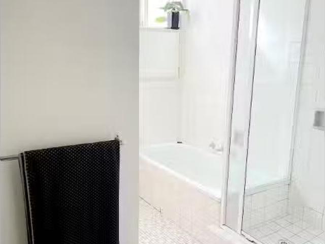 Unique 17/86 Hotham St, EAST MELBOURNE Apartment for rent Lis.