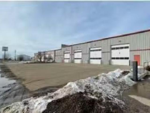 Cozy 1782 32 Street Sw, Medicine Hat, AB, T1B 3N8 commercial.