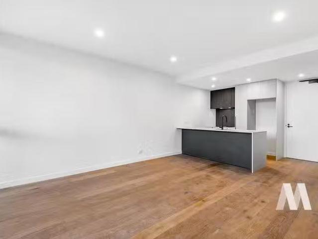 Charming 18/139 Boundary Road, North Melbourne, VIC 3051