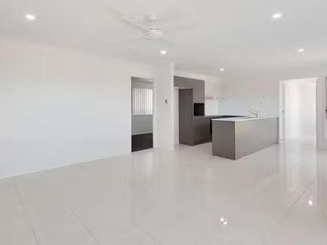 Nice 1/83 Jones Street, Rothwell, QLD 4022