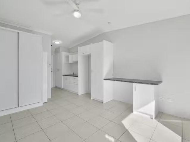 Just in! 18/3 Redondo Avenue, MIAMI, QLD 4220 Apartment for.