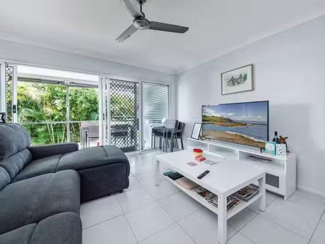 For Rent! 1/85 Bottlebrush, LAMMERMOOR, QLD 4703 Duplex for.