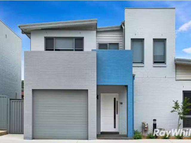 Charming 18/8 10 Hambledon Road, QUAKERS HILL Townhouse for re.