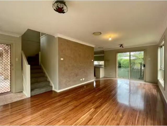 Rental! 1/88 92 Campbell Street, Woonona Townhouse for rent.