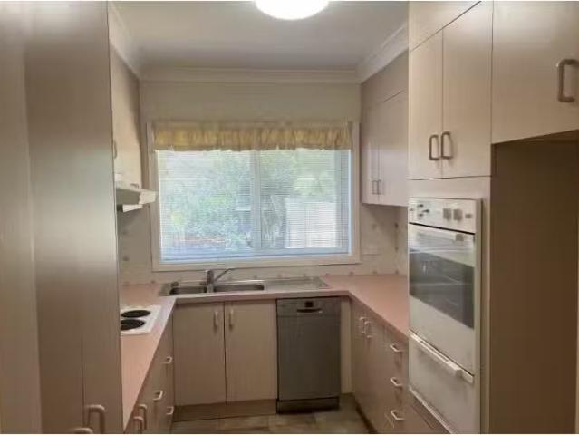 Deal! 1/8 10 Conie Avenue, Baulkham Hills Townhouse for rent.
