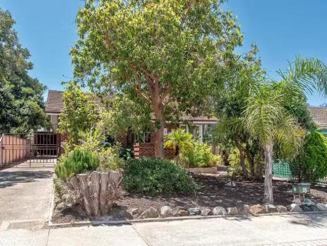 Charming 18 Buzza Street, St James, WA 6102