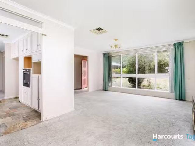 Nice 18 Calomba Crescent, Happy Valley, SA 5159