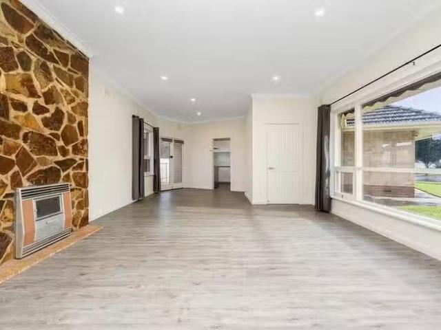 Cozy 18 Chippendale Avenue, Fulham, SA 5024