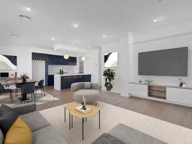 Deal! 18 Heidelberg Street, Mambourin, VIC 3024