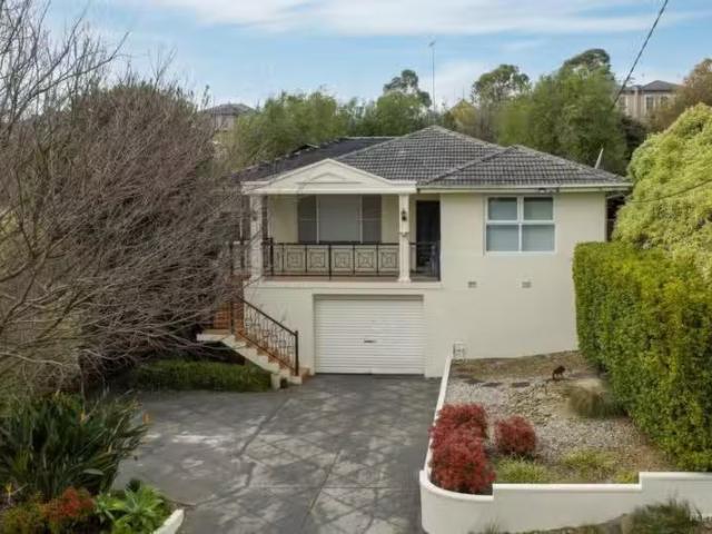 Rental! 18 Horsfall Street, Templestowe Lower VIC 3107 House.