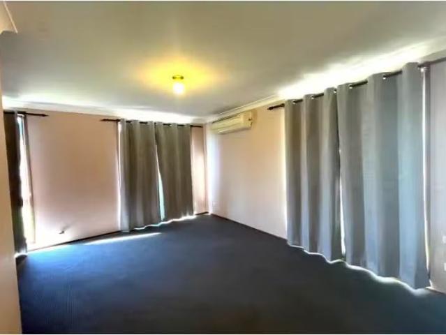 Cheap 18 Kirsty Crescent, Hassall Grove House for rent Listed.
