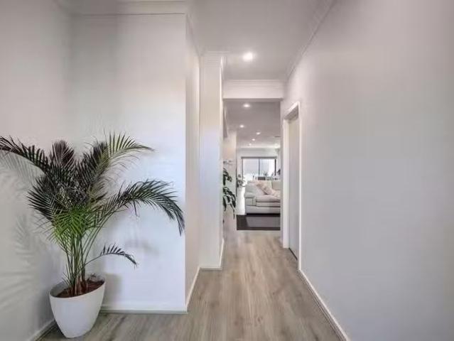 Cozy 18 Lavant Street, Seaford Heights, SA 5169