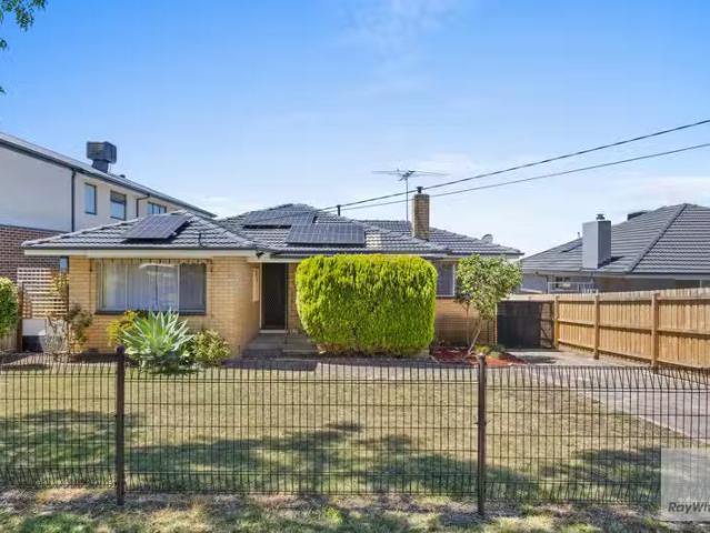 Just in! 18 Longmuir Road, Watsonia VIC 3087
