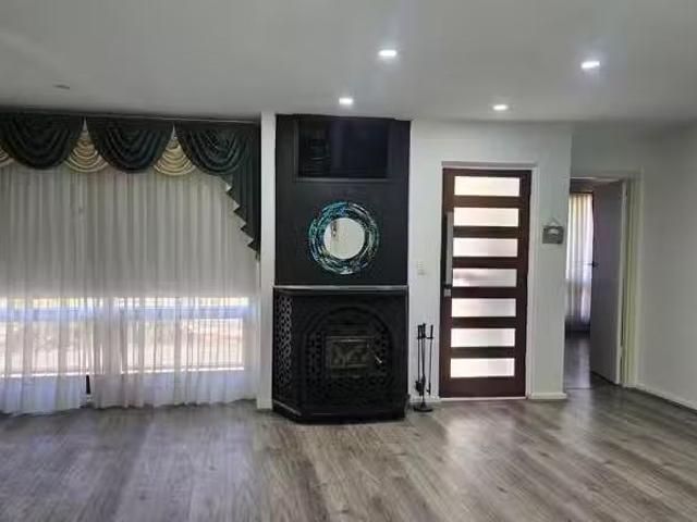 For Rent! 18 Lynlee Crescent, Huntfield Heights SA 5163