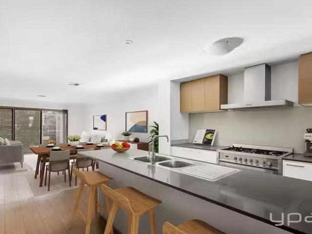 For Rent! 18 Mathoura Avenue, Werribee, VIC 3030