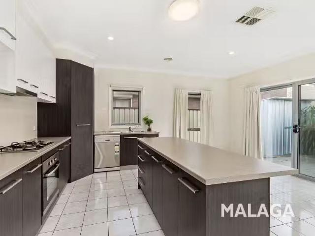 Cozy 18 Maxweld Street, Ardeer VIC 3022