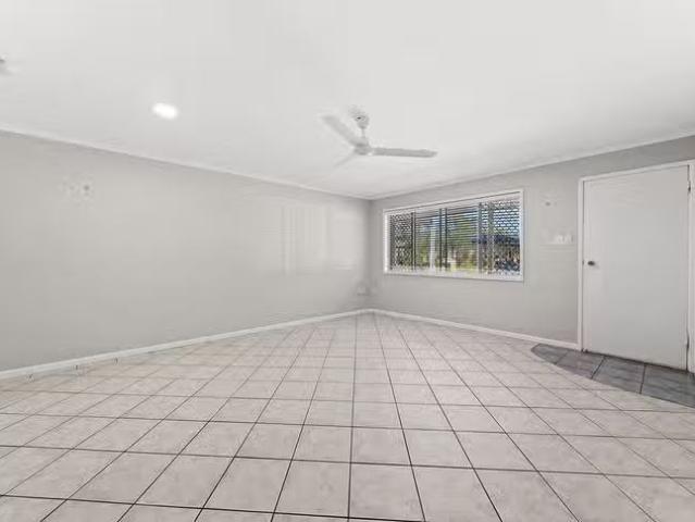 Deal! 18 Melwood Street, Eagleby, QLD 4207