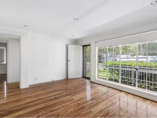 Rental! 18 Sunrise Avenue, Budgewoi House for rent Listed by.