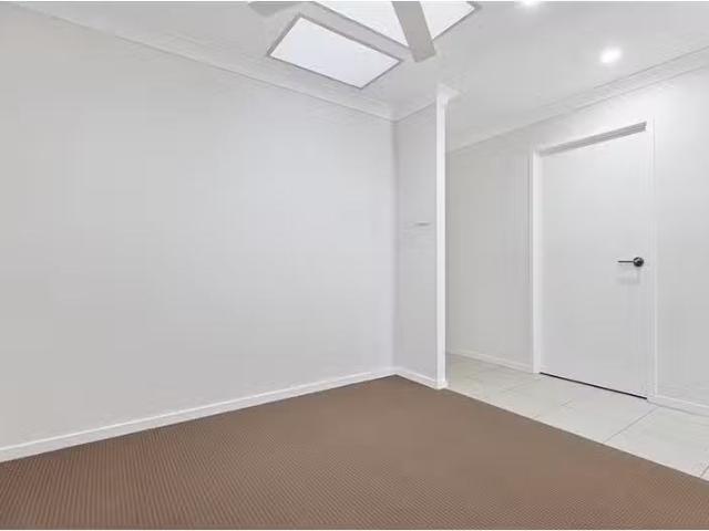 Deal! 18a Crestwood Road, Thornton Townhouse for rent Listed.