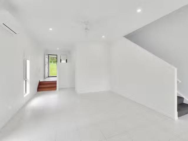 Cheap 1/96 Grenfell Street, Mount Gravatt East, QLD 4122