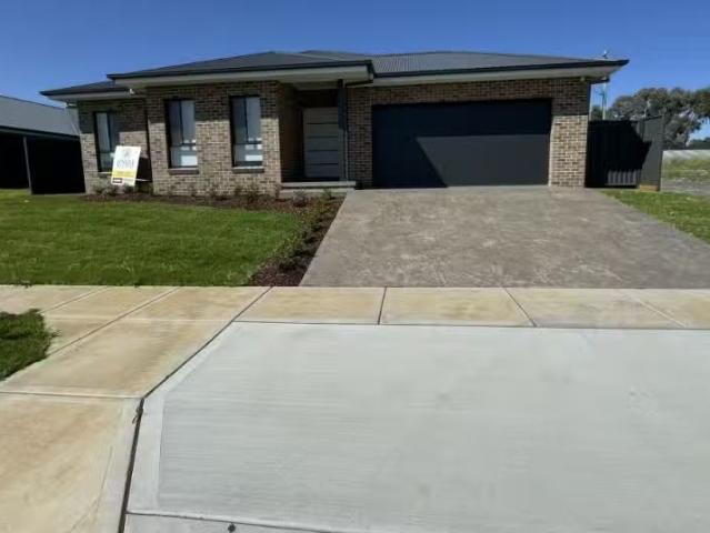 Cozy 196 Warrah, TAMWORTH House for rent Listed by Dakota App.