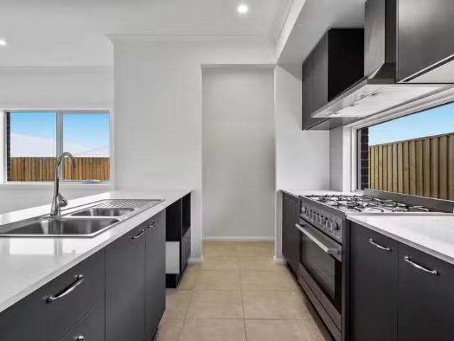 Deal! 198 Barrams Road, WHITE ROCK, QLD 4306 House for Rent