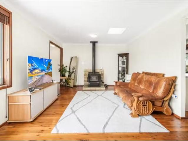 For Rent! 19 Allsopp Drive, Cambridge Gardens House for rent.