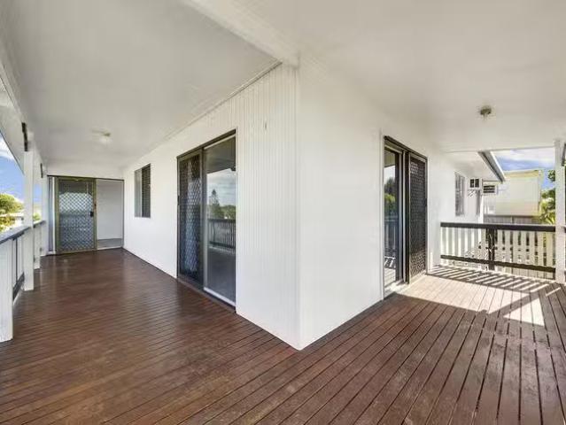 Nice 19 Hansen Crescent, Clinton, QLD 4680