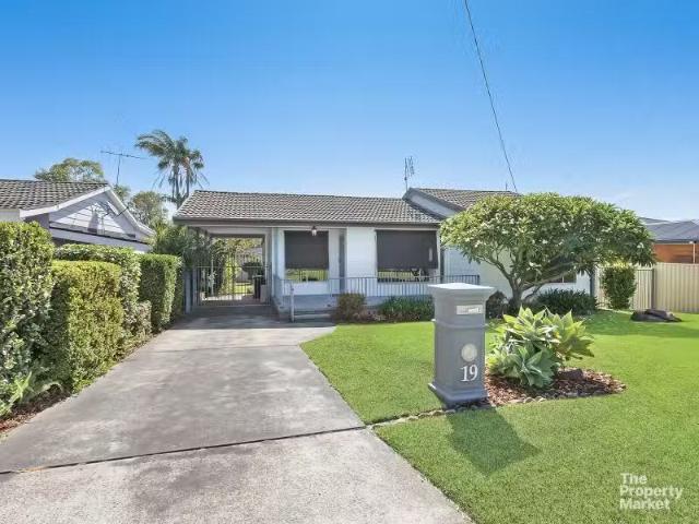 Cheap 19 Leumeah Ave, Chain Valley Bay House for rent Listed.
