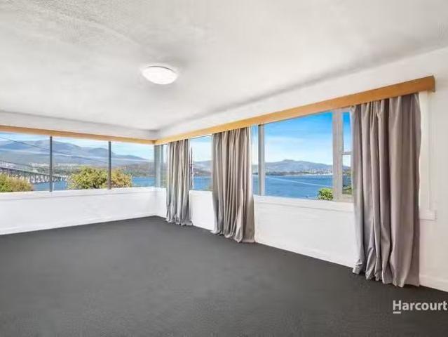 Unique 19 Marana Avenue, Rose Bay, TAS 7015