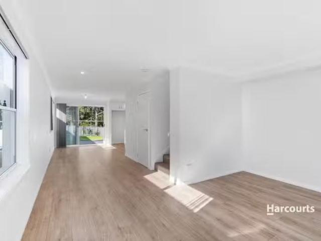 Unique 19A Brushbox Drive, ULLADULLA, NSW 2539 House for Rent