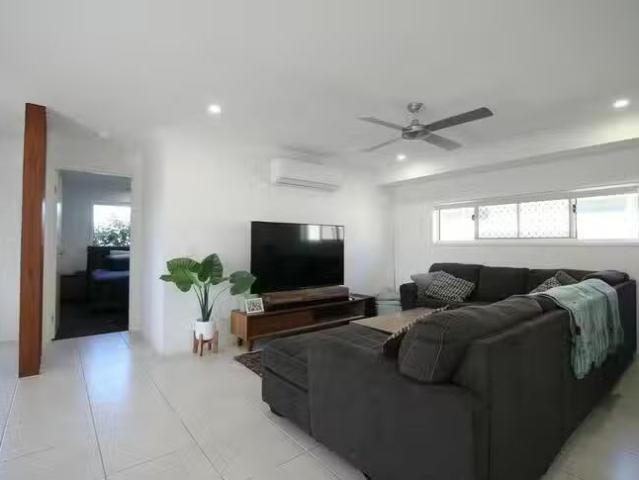 Cozy 1 Macintyre Crescent, Pelican Waters, QLD 4551